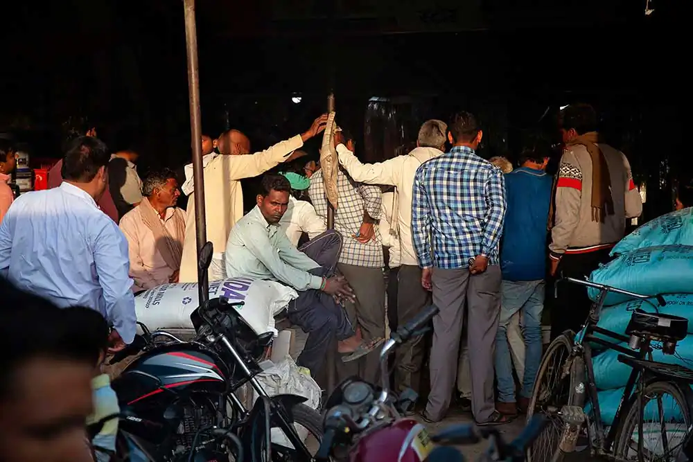 Delhi - A City Brimming with Life | Amlan Sanyal