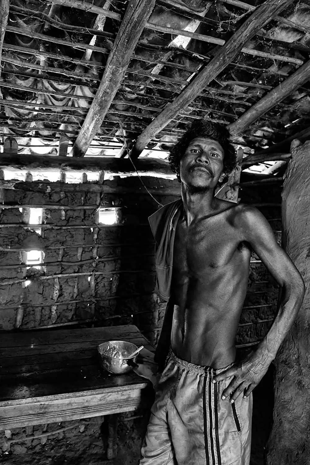 Aucidio and his wattle and daub made house, Riachinho indigenous village
