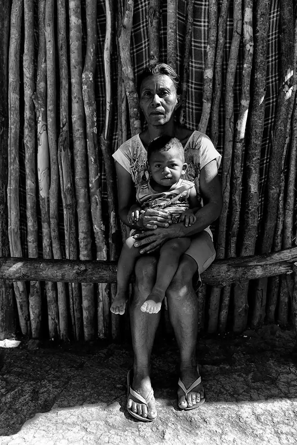 Celina (42 years old), her house and grandson, Mofalhado indigenous village