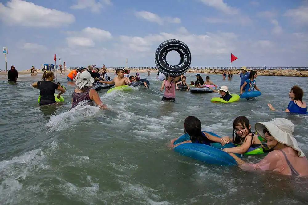 A day at the beach | Efrat Sela