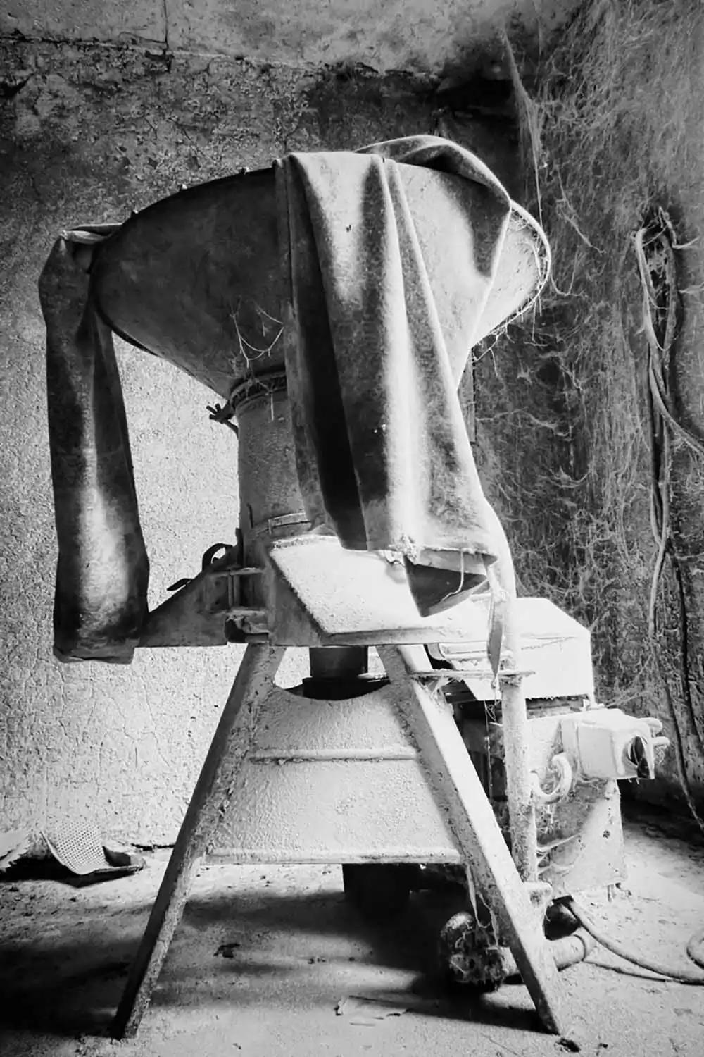 Abandoned places | Justyna Mikina