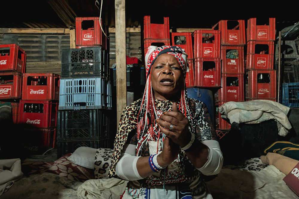 Traditional healers ; Sangoma by Frank Trimbos