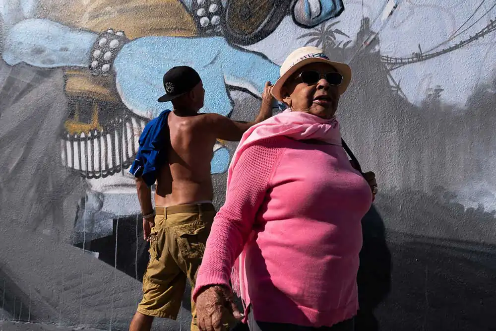 Art Goes West by Antoine Martin