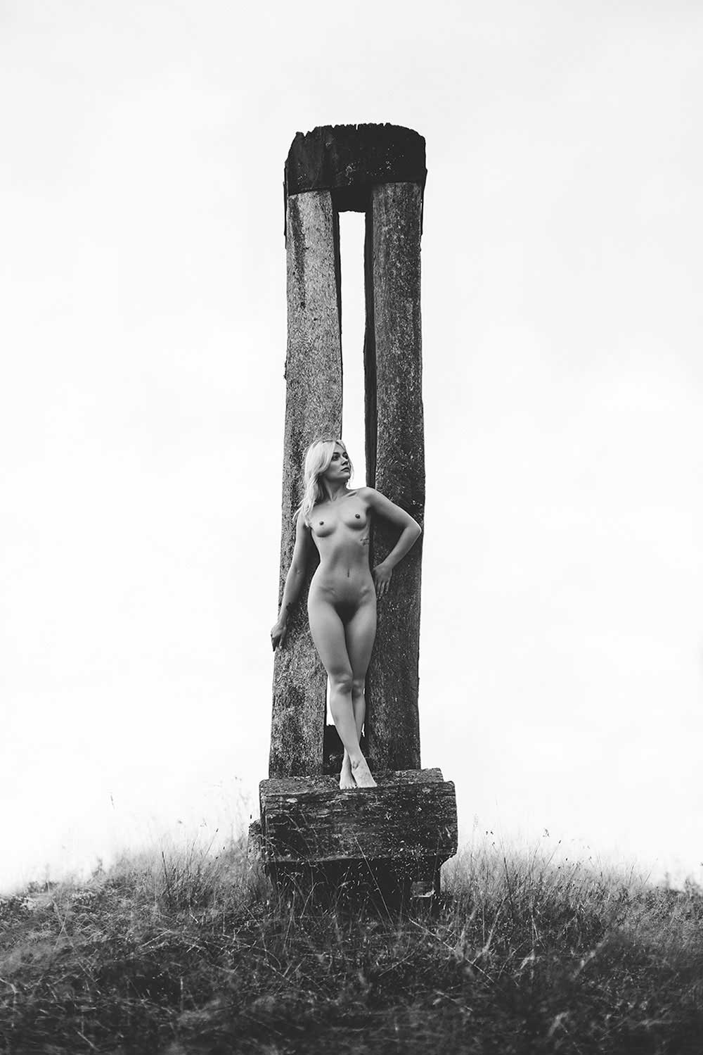 Weird Female Artistic Nude Weird Female Artistic Nude