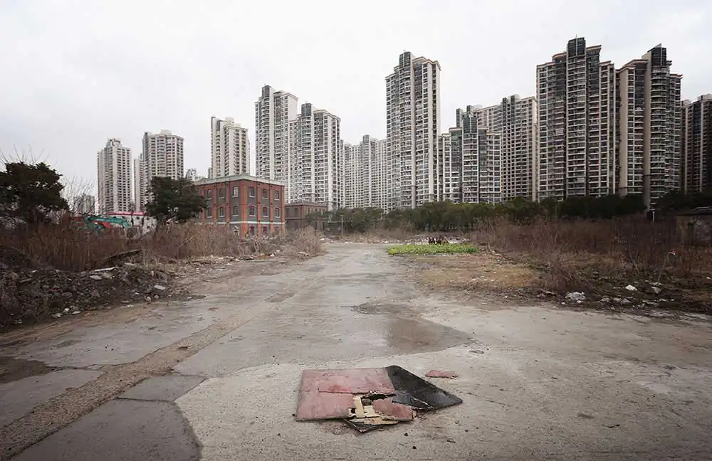 Time and space; Suspended by Claudia Orsetti