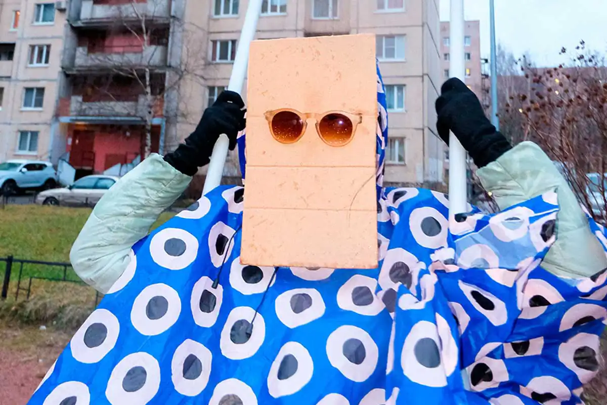 Kristina Shkileva; Na rayone (In the commuter town)