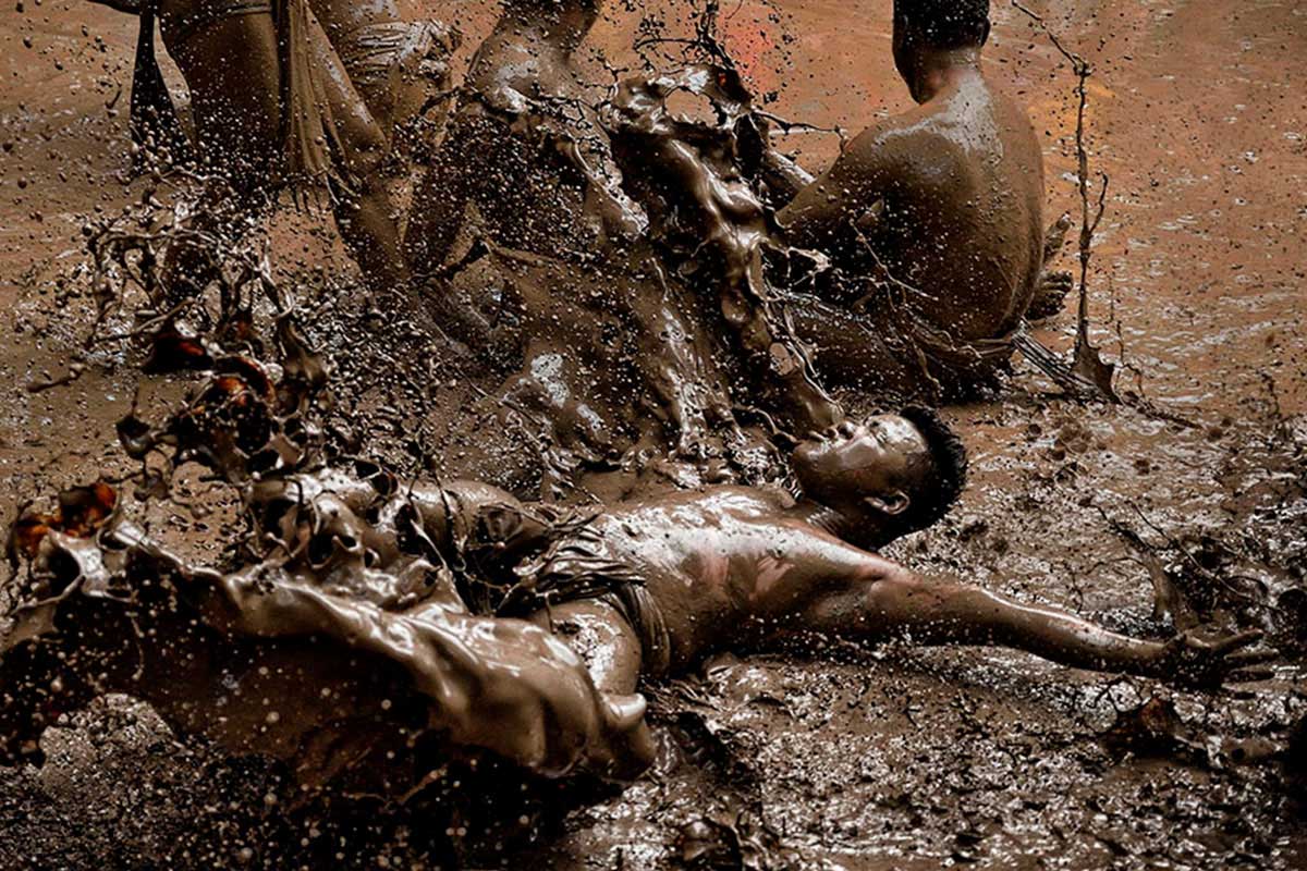 Mud wrestling by Ly Hoang Long