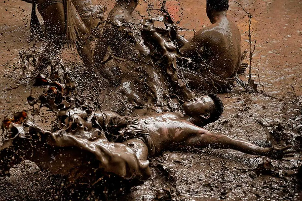Mud wrestling by Ly Hoang Long