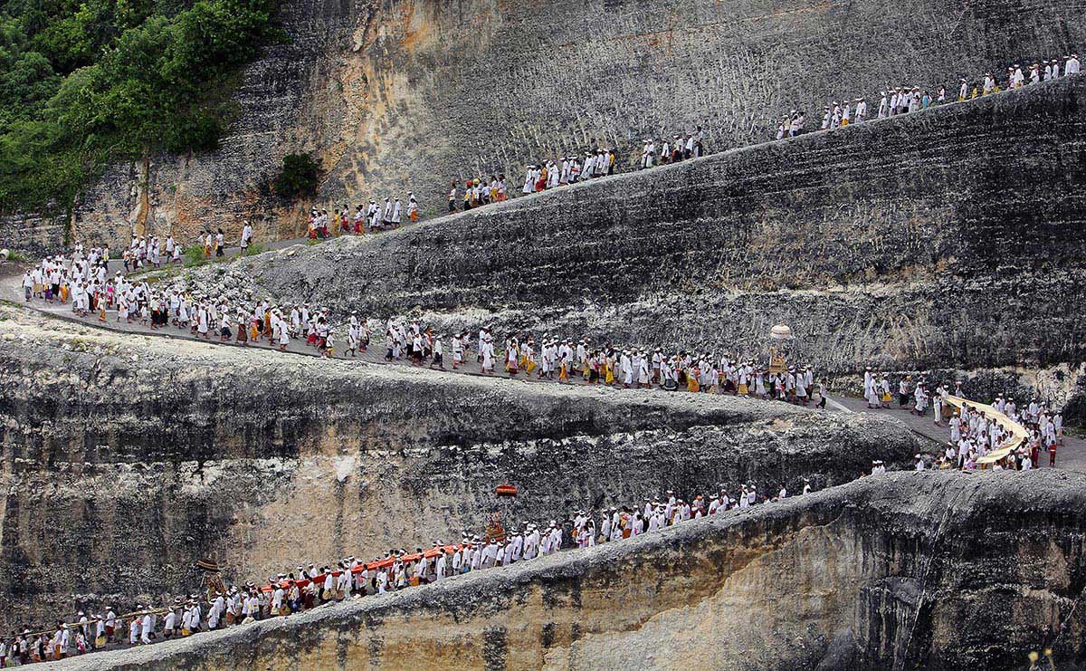 https://www.dodho.com/wp-content/uploads/2022/11/Jason-Hioe-Holy-Journey-hires.jpg
