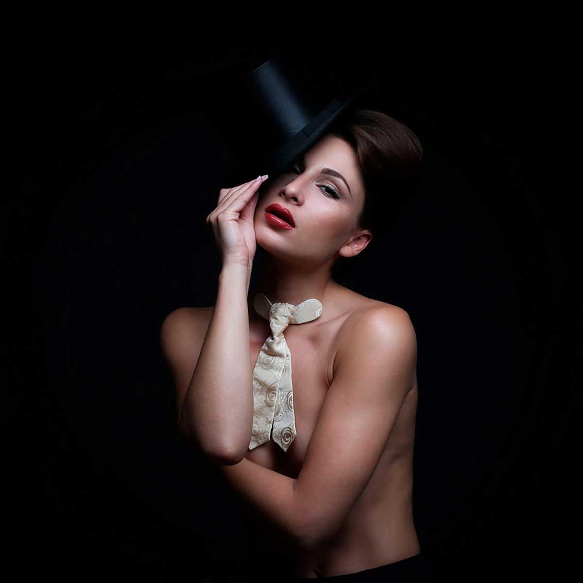 https://www.dodho.com/wp-content/uploads/2023/02/Eric-Brunelle-Chapeau.jpg