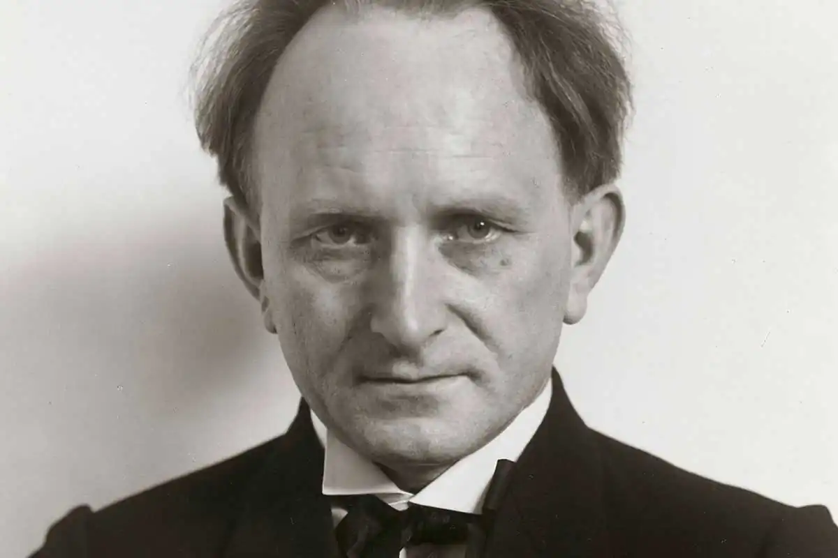 August Sander: A Visionary Photographer Chronicling German Society in the 20th Century