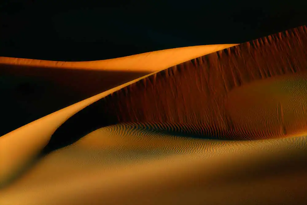 Harmonic Symmetry in Sands: The Mathematical Beauty of Dunes by Marek Boguszak