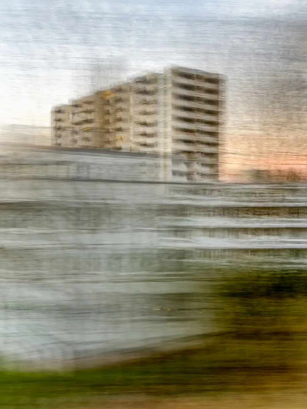 En passant by Alexandra Schmid: A Photographic Glimpse into the Invisible