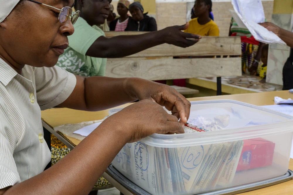 Hospital of Hope by Ezio Gianni Murzi: Fighting HIV/AIDS in Mozambique