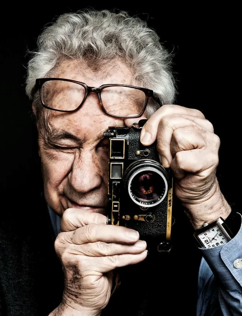 Elliott Erwitt: The Magnum Photographer Who Turned Everyday Life into Iconic Images