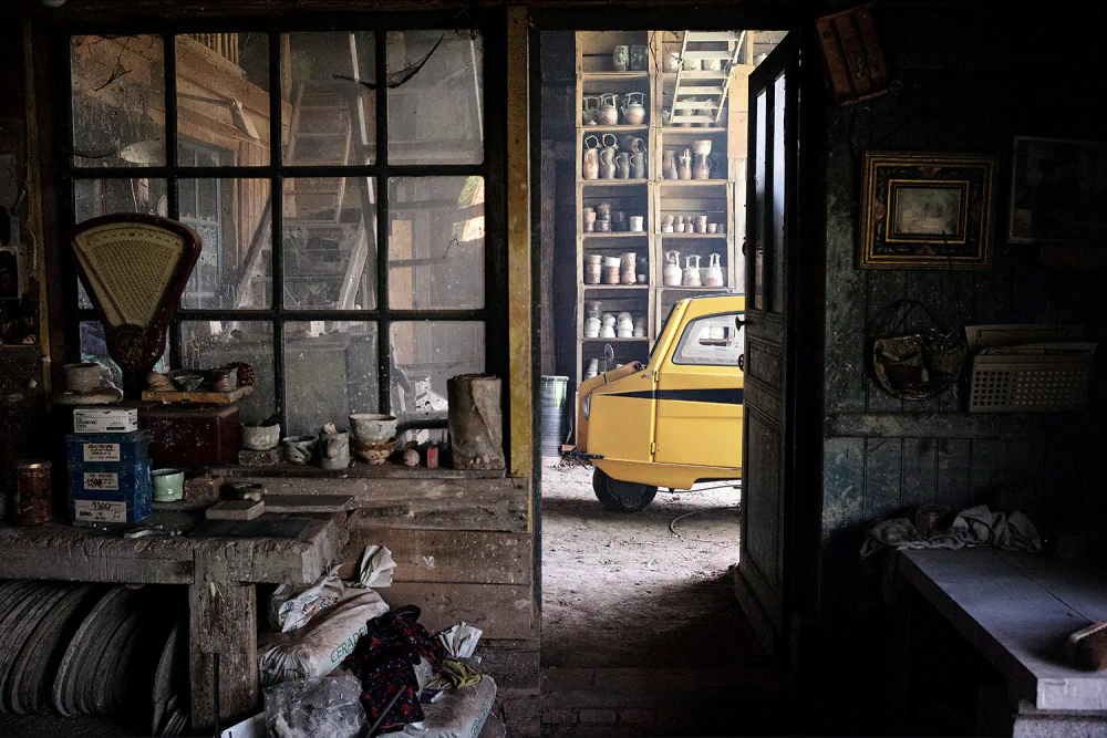 NOIR by Éric Leleu Explores Light, Color and Shadow